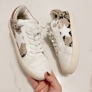 Madden Girl Larrk Sneaker Shoe Metallic Gold Snakeskin